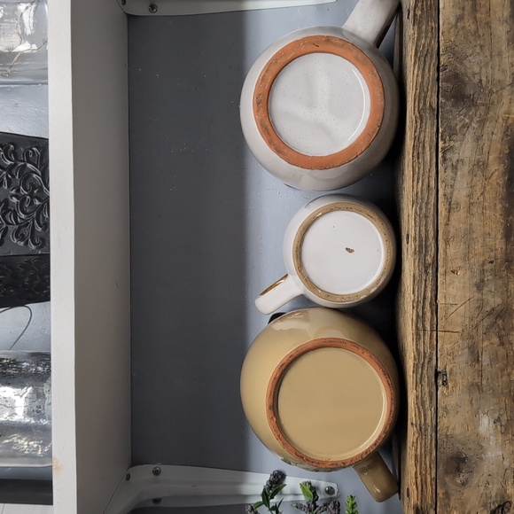 Vintage Set of Stoneware Two-Tone Jugs - Picture 4 of 5